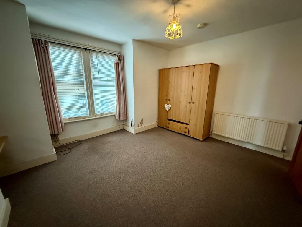 Lot: 113 - END-TERRACE HOUSE IN TOWN CENTRE - Bedroom one